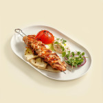 souvlaki-de-pui-cu-pita-si-tzatziki-picant