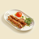 souvlaki-de-porc-cu-pita-si-tzatziki-picant