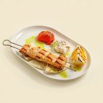 souvlaki-de-somon-cu-pita-si-iaurt-aromat