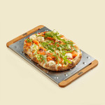 pinsa-cu-somon-usor-sarat