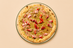 pizza-cu-crema-de-fistic-si-fructe-de-sezon